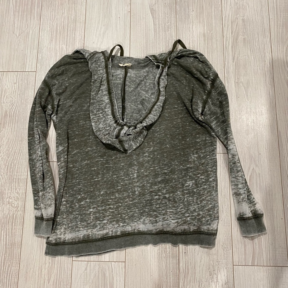 Very distressed green pullover